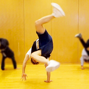 ブレイクダンスの技 スワイプス やり方 練習方法